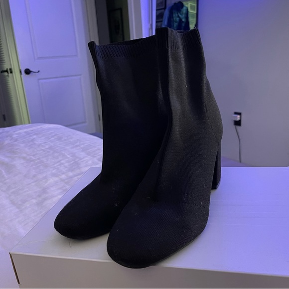Stretchy Ankle Boots. - Picture 3 of 5